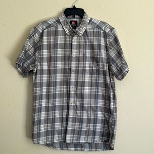 Quiksilver button down plaid collar short sleeves shirt size L